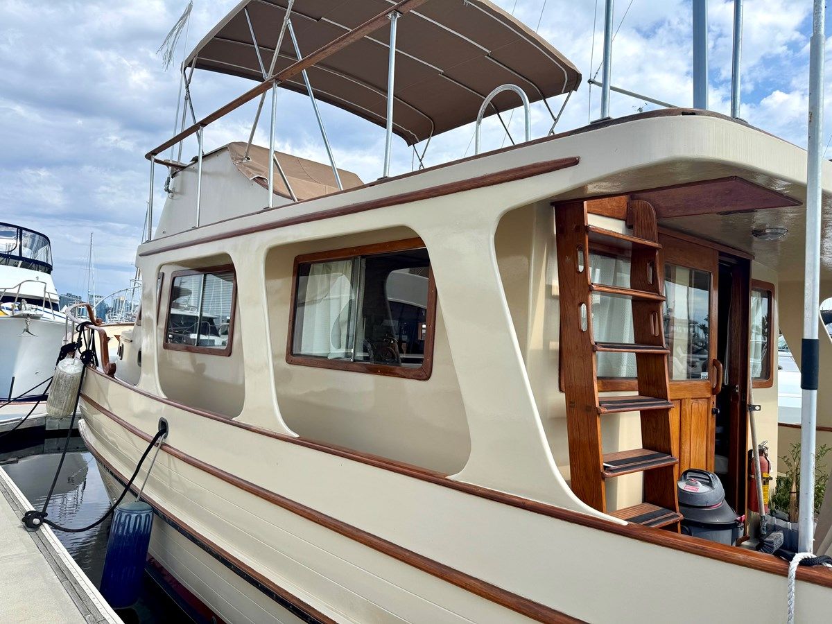 the best price on MARINE TRADER EUROPA - MARINE TRADER