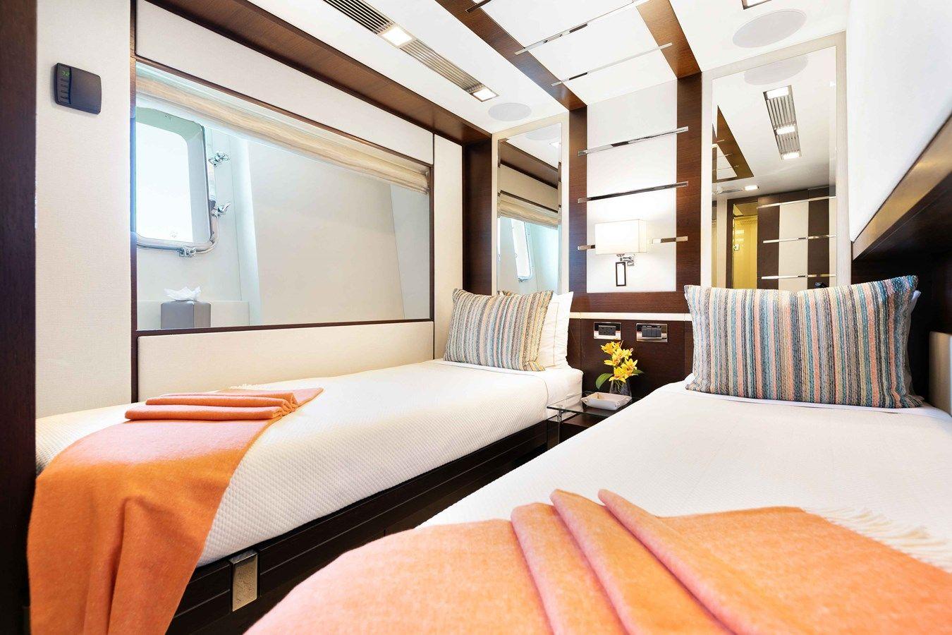 Insieme 105 yacht sale