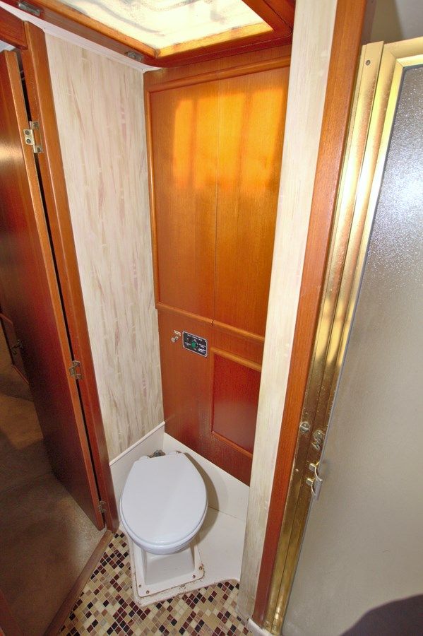 Buy a Fishin Post 1990 at Shestakov Yacht Sales