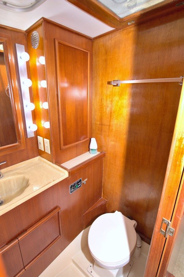 Buy a yacht Fishin Post 1990