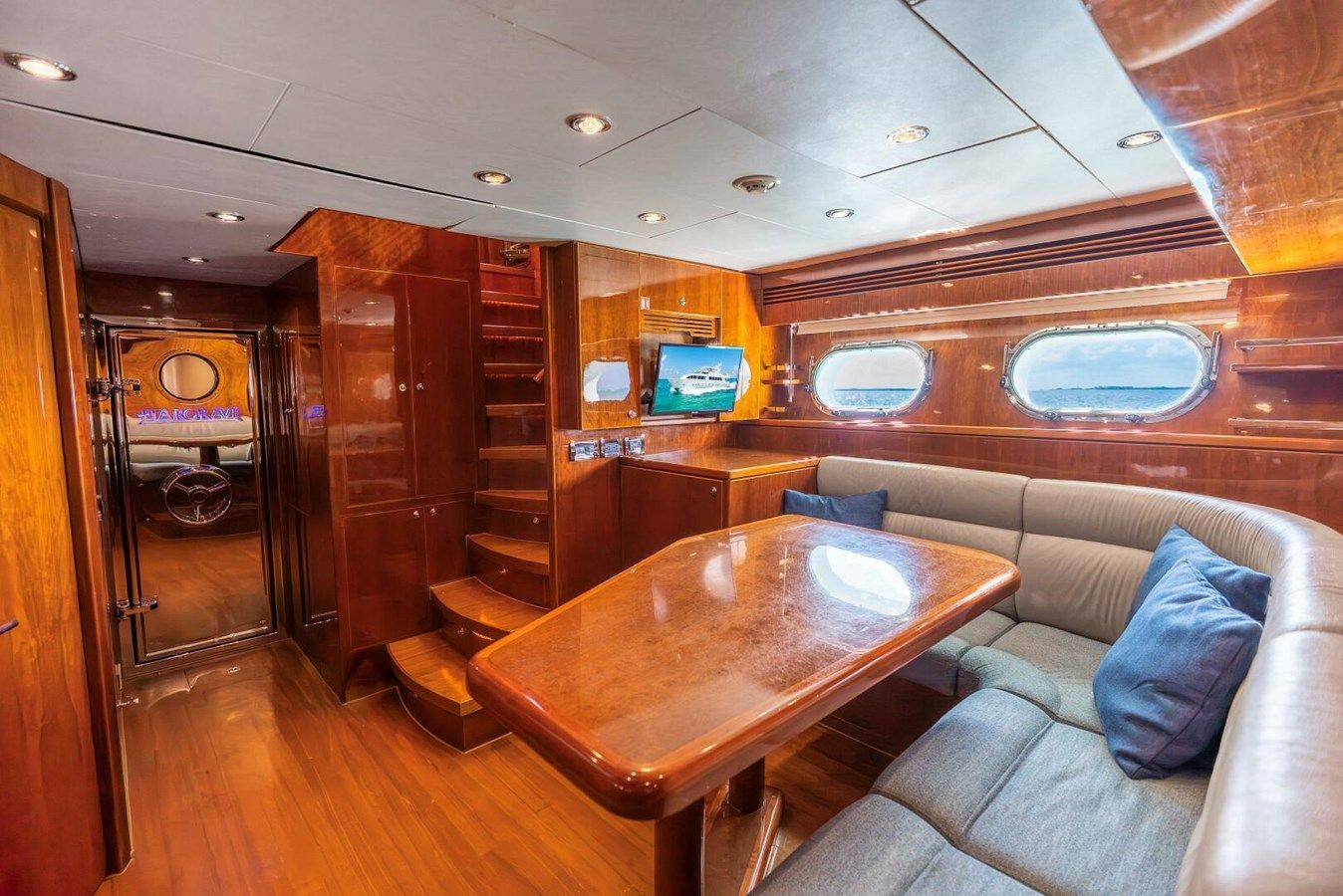 Buy a yacht Done Deal Raised Pilothouse