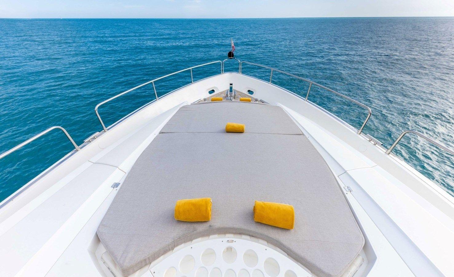 the best price on Sunseeker Yacht 90 2006