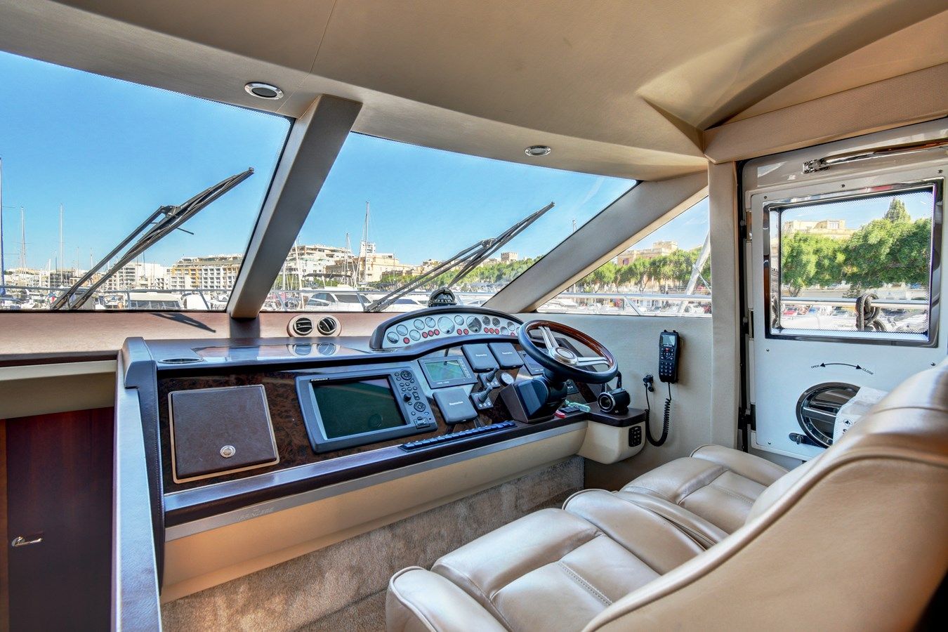 Buy a yacht Princess 62 2009