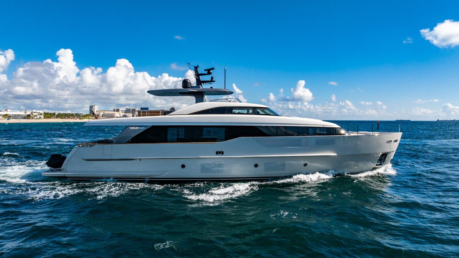 Buy a yacht Midlife Muse SD90