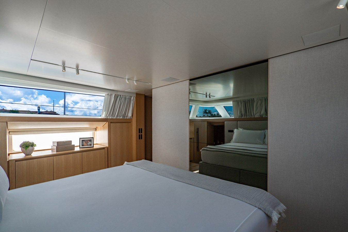 Buy a yacht Midlife Muse 90