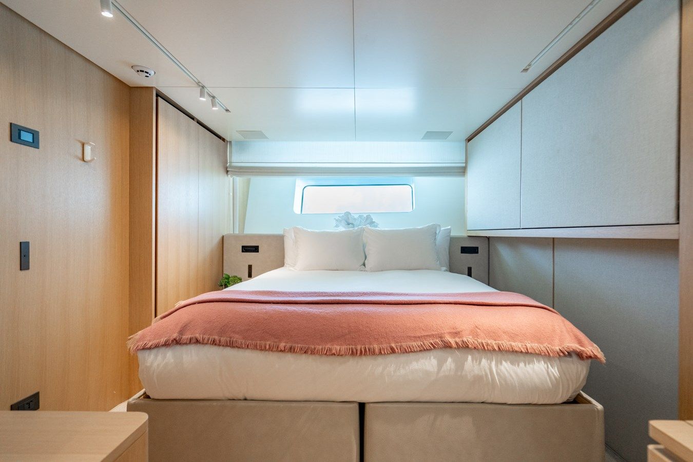 the best price on Midlife Muse SD90