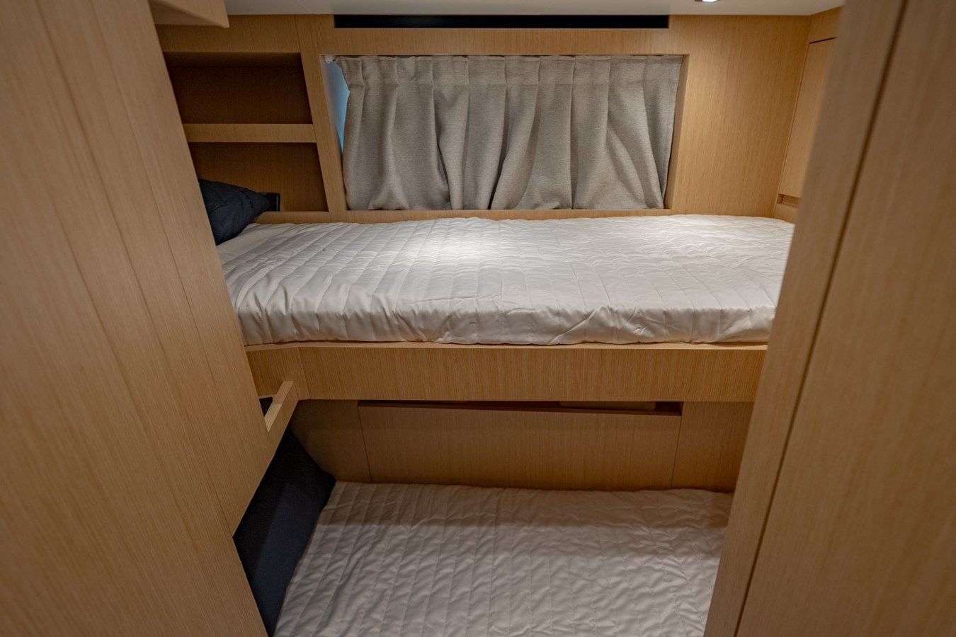 Buy a yacht Midlife Muse SD90