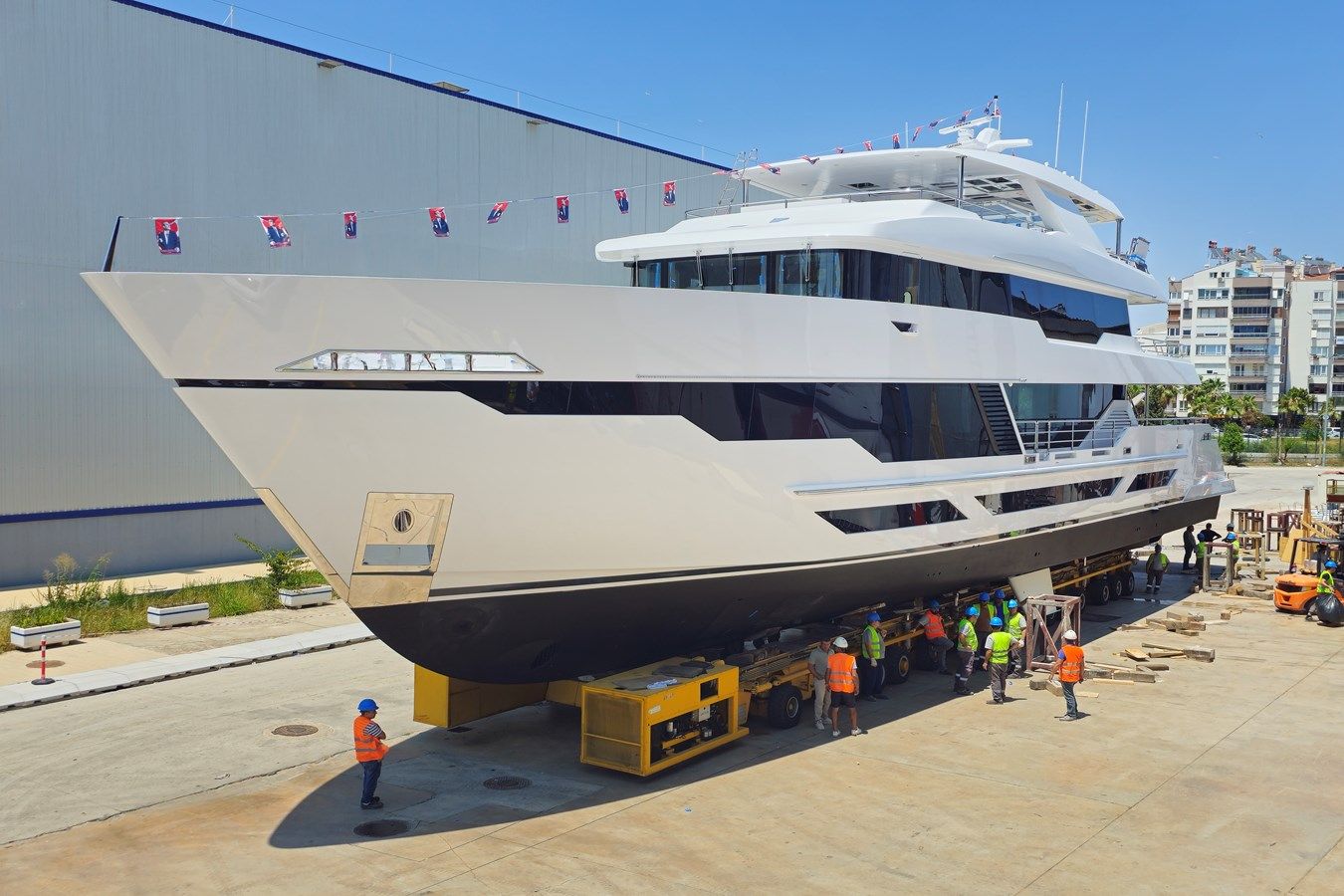 E Series 125 Hargrave Superyachts MY RESONANCE