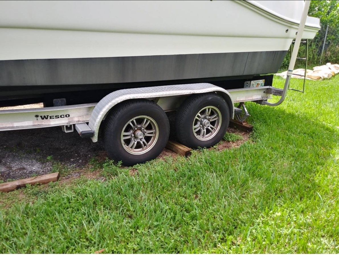 Buy a yacht - 280 Express Cruiser