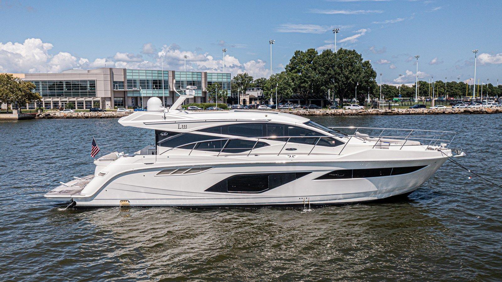best yacht sales deals Bob 'N Around - SEA RAY