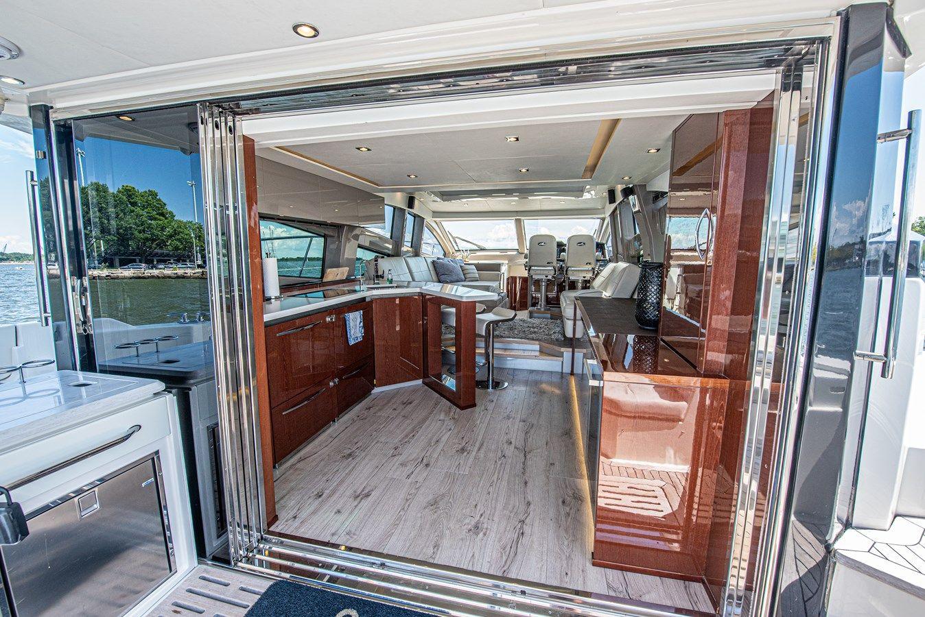 best yacht sales deals Bob 'N Around - SEA RAY