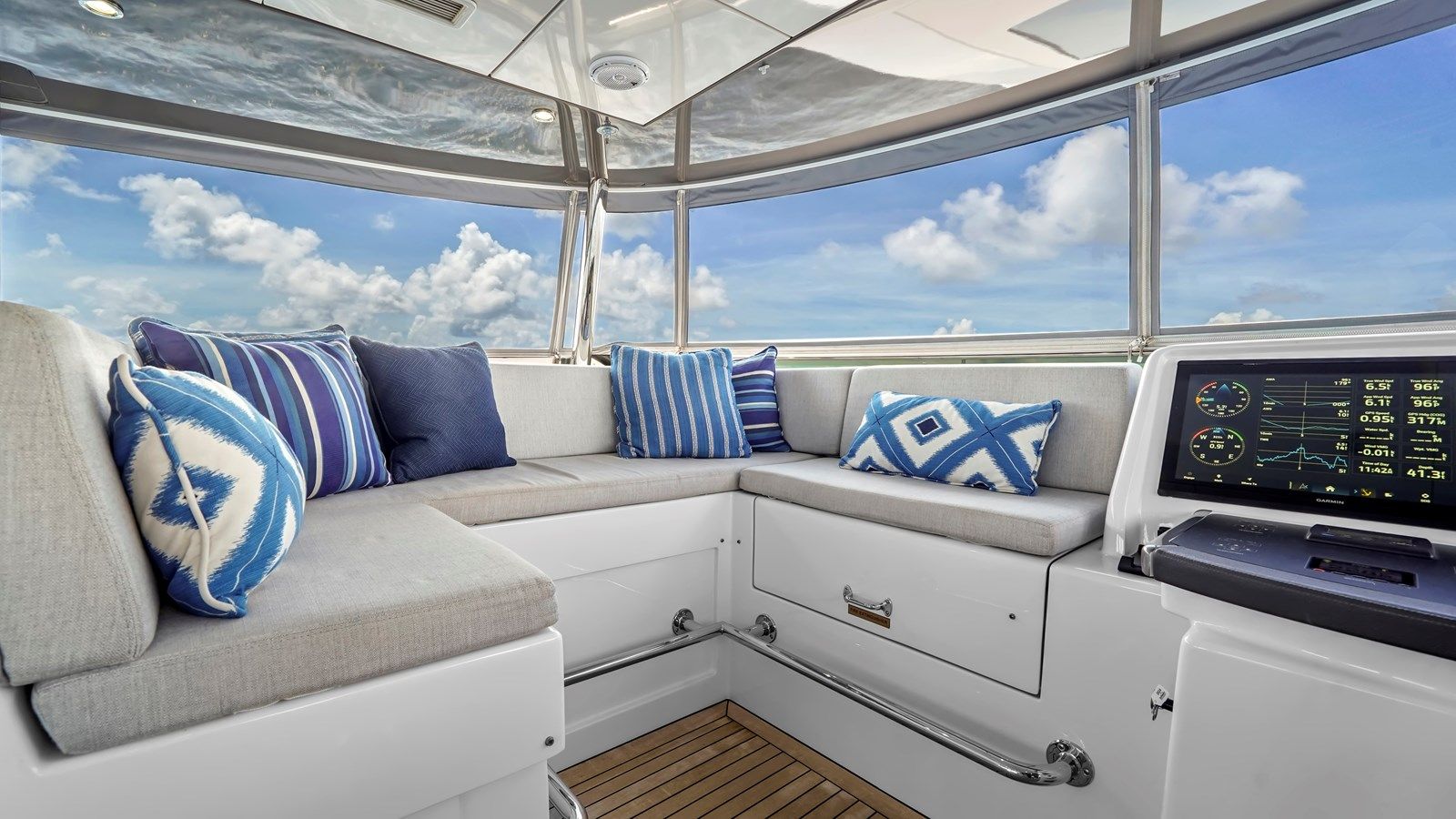 Buy a Surplus Lines - Hatteras at Shestakov Yacht Sales