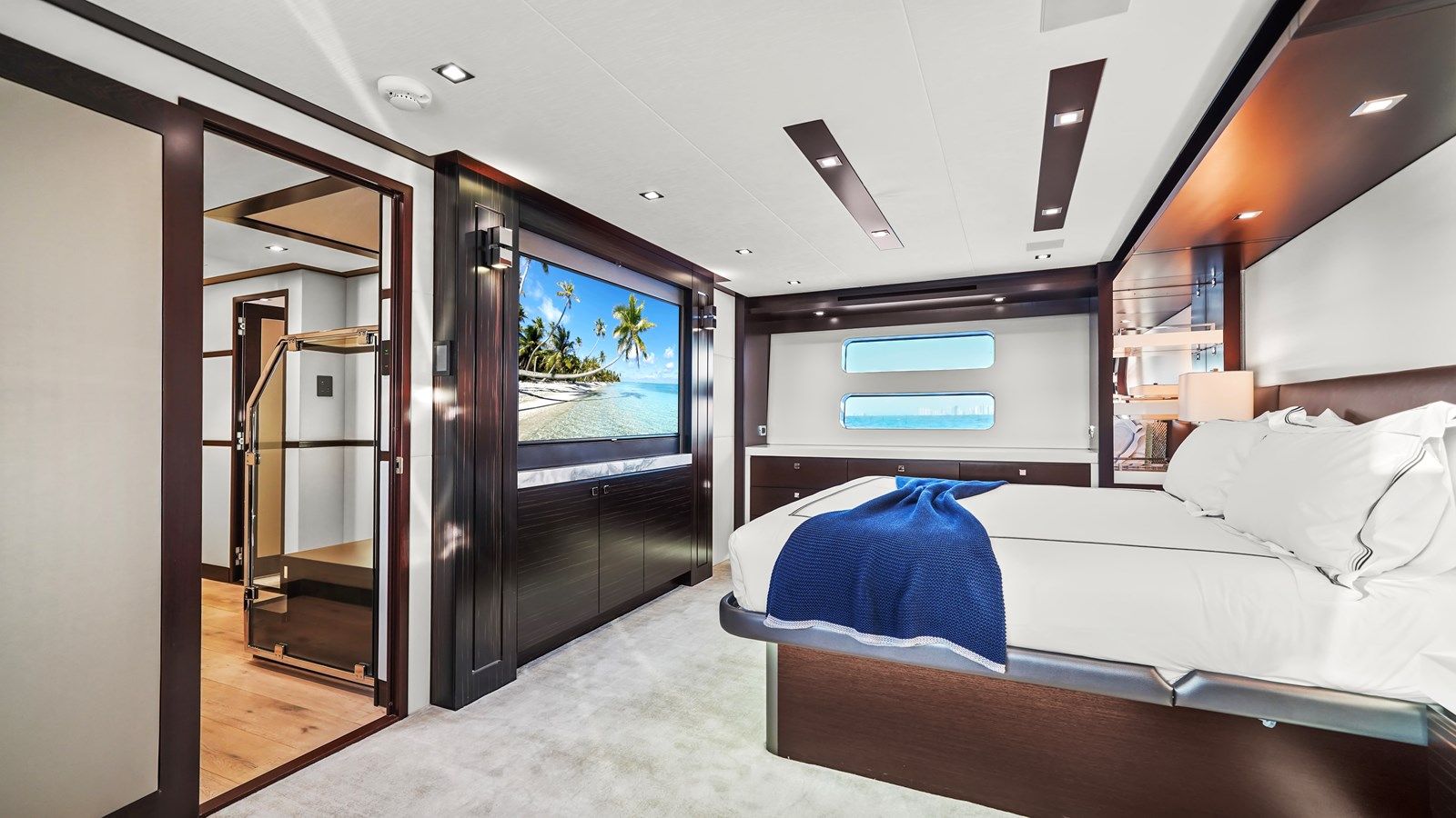 Buy a yacht Surplus Lines - Hatteras