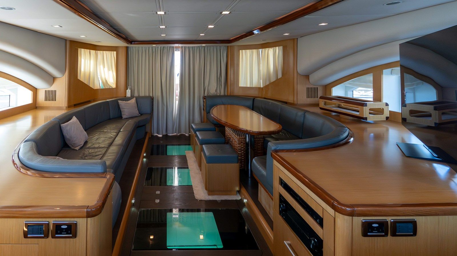 Купить яхту 013 61 в Shestakov Yacht Sales