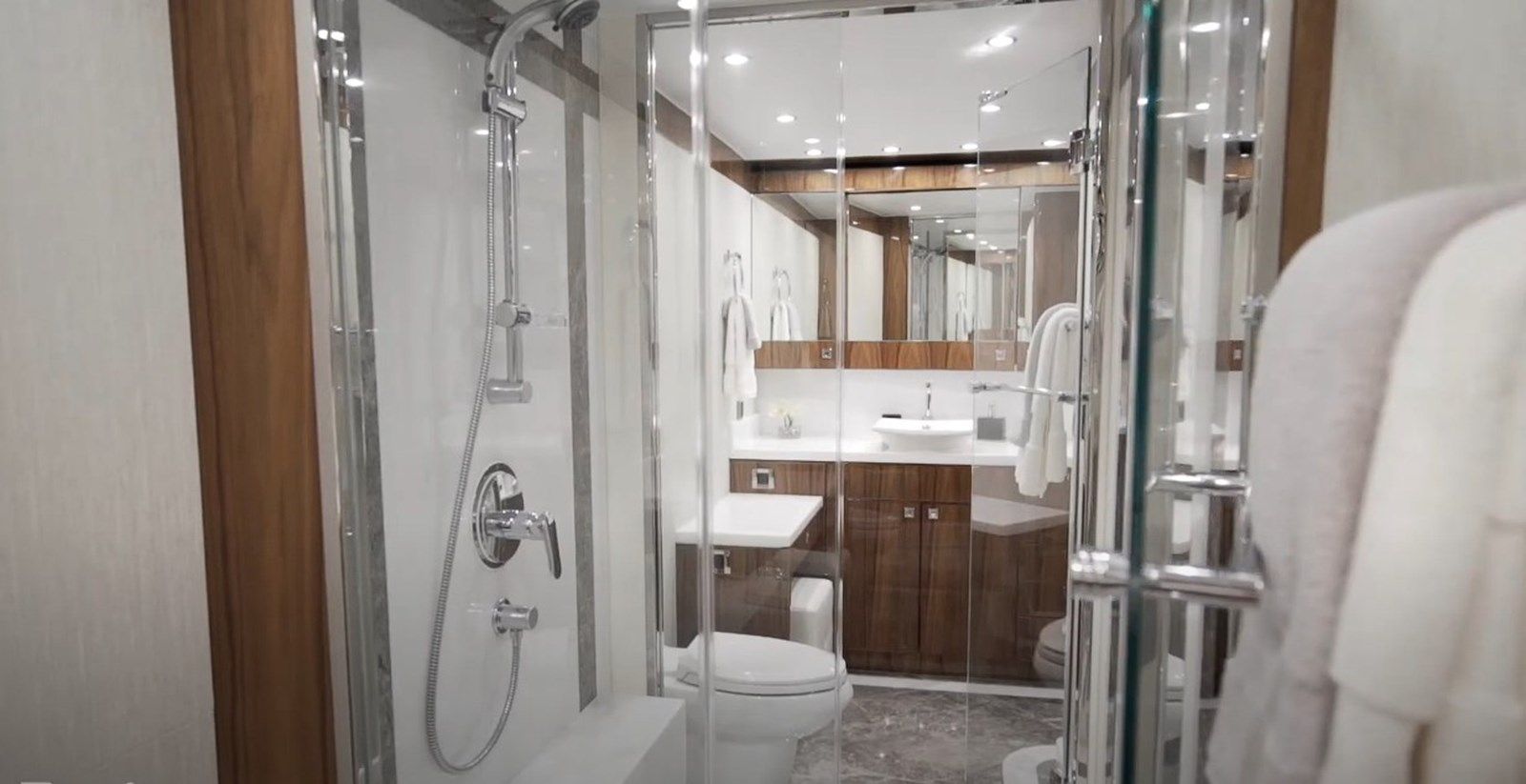 Купить яхту LOLA T Raised Pilothouse в Shestakov Yacht Sales