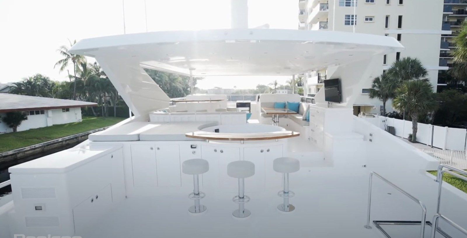 Лучшая цена на LOLA T - Hargrave