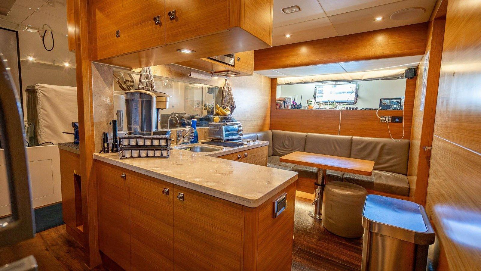 Buy a Short Story - HORIZON MOTOR YACHTS at Shestakov Yacht Sales