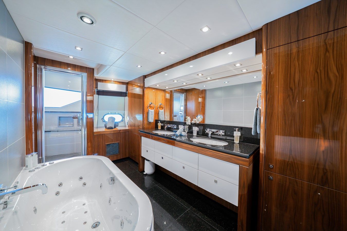 Buy a yacht RASCAL - Sunseeker