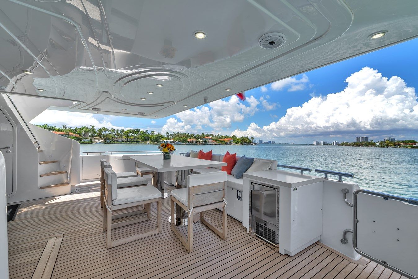 Buy a yacht Ferretti Yachts Custom Line 94 - Ferretti Yachts