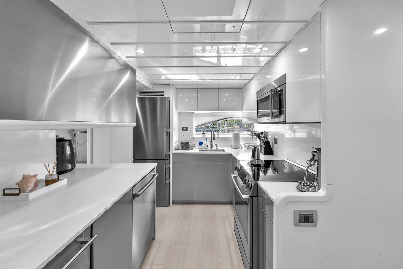 Ferretti Yachts Custom Line 94 94 price