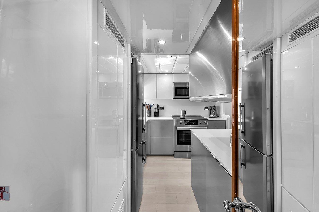 best yacht sales deals Ferretti Yachts Custom Line 94 - Ferretti Yachts