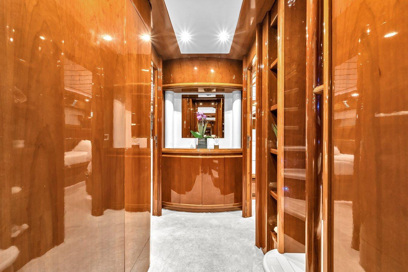 Buy a yacht Ferretti Yachts Custom Line 94 - Ferretti Yachts