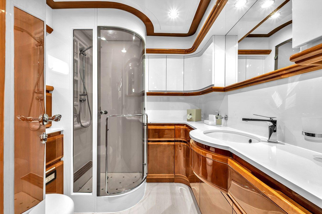 Buy a yacht Ferretti Yachts Custom Line 94