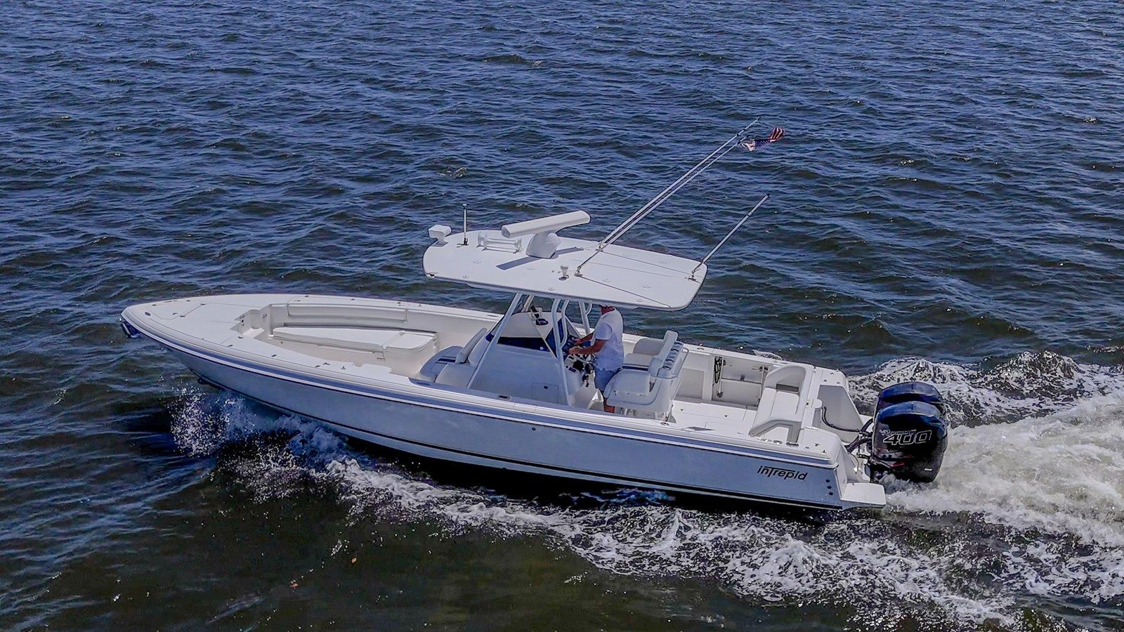 Лучшая цена на 32' INTREPID 2010