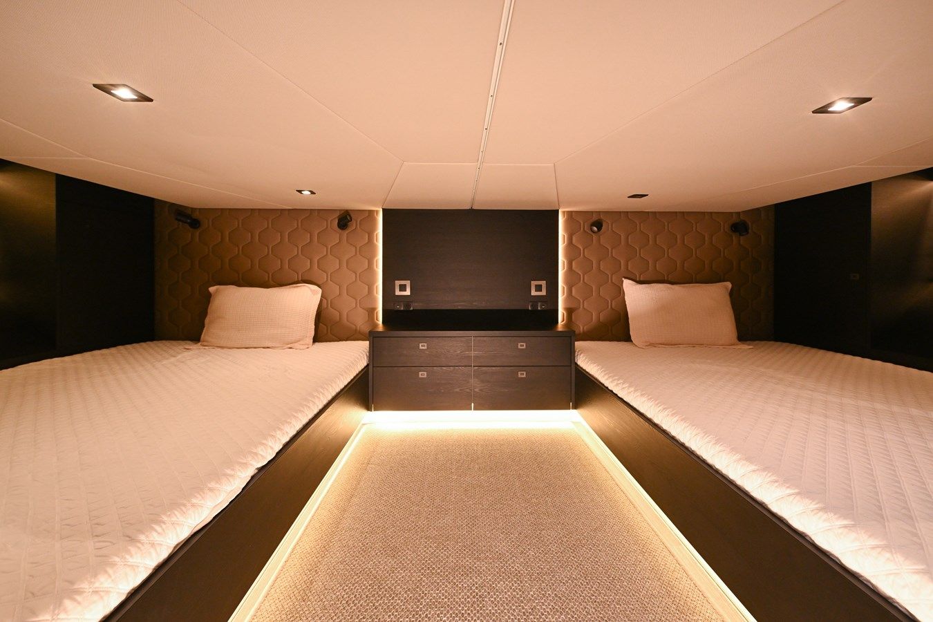 Buy a TAKE IT EASY V - VANQUISH YACHTS at Shestakov Yacht Sales