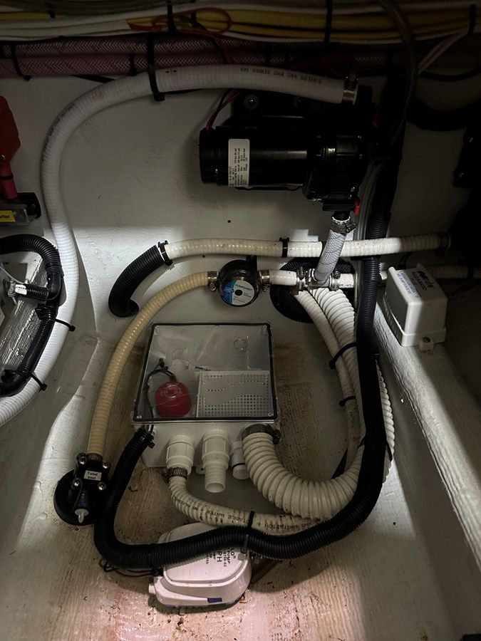 the best price on ABLE II - HUNT YACHTS