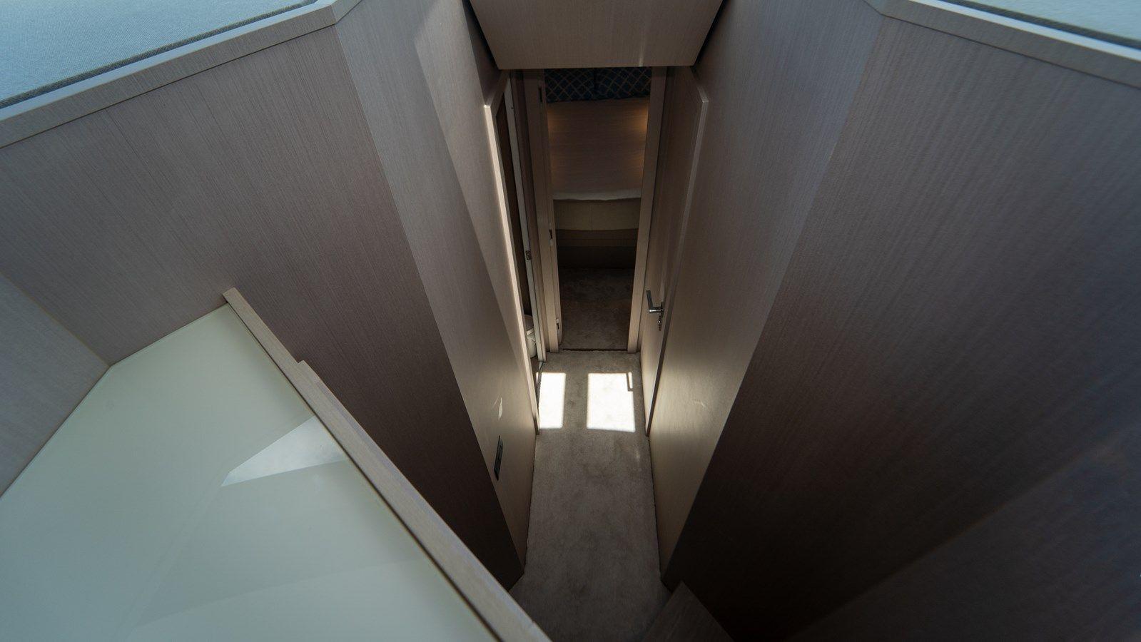 AVANTI Ferretti Yacht 500