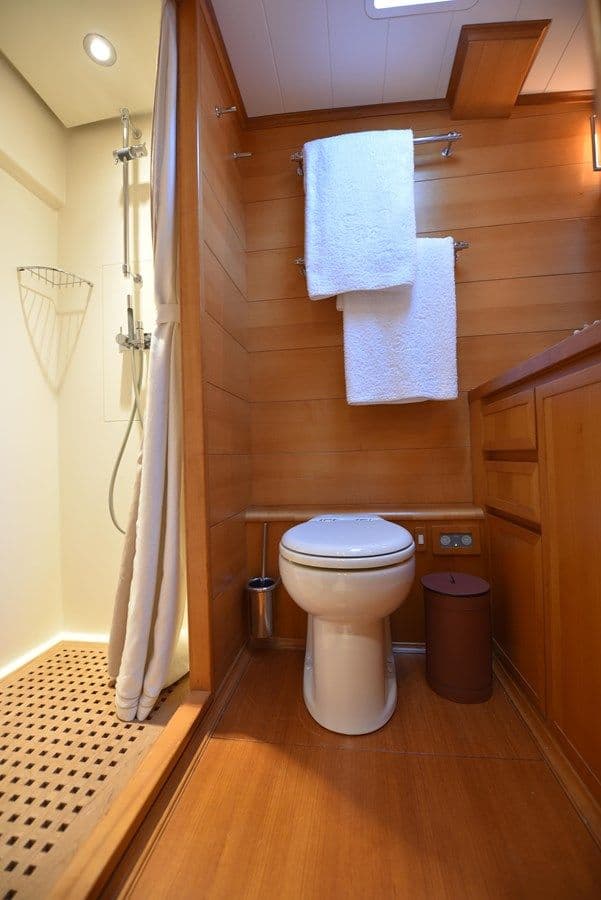 Green Eyes 108 yacht sale