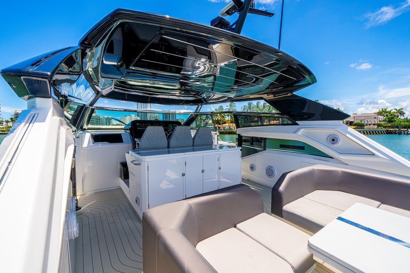 Buy a yacht Superhawk 55 - Sunseeker