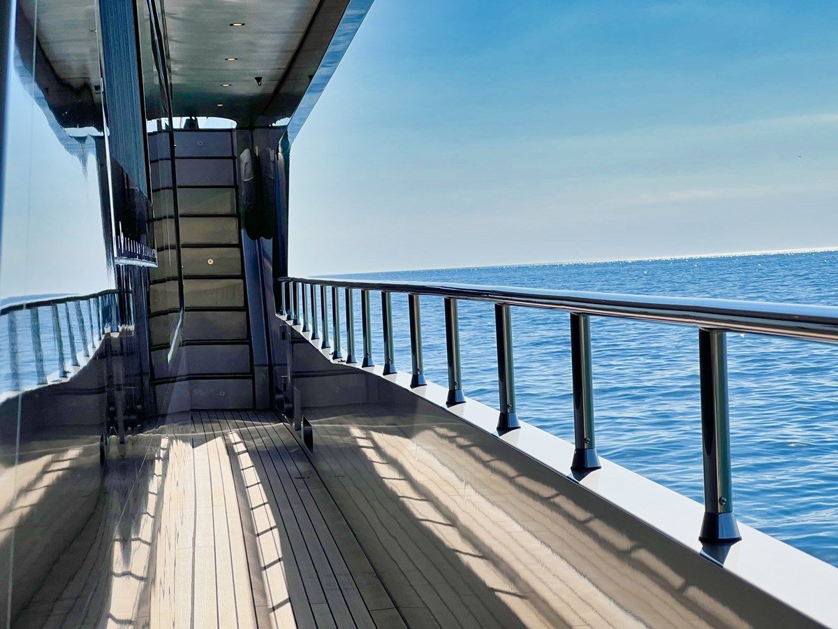 best yacht sales deals SMOOTH OPERATOR 128