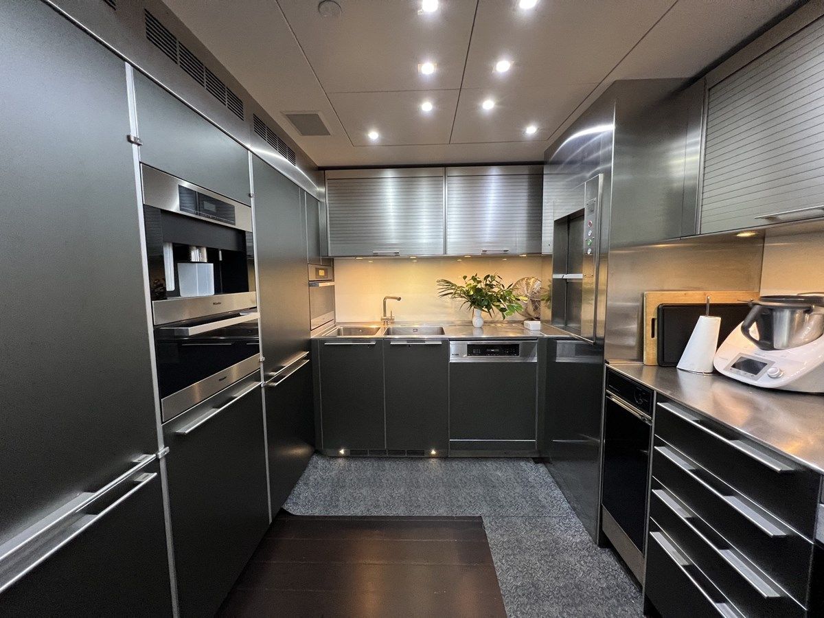 SMOOTH OPERATOR - JONGERT