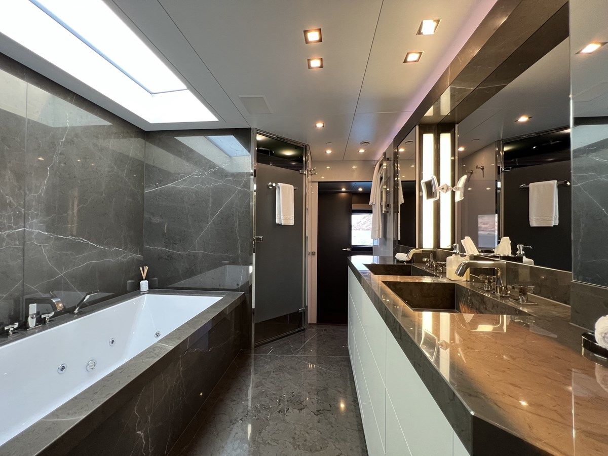 best yacht sales deals SMOOTH OPERATOR 128