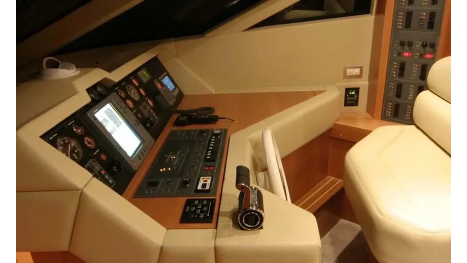 best yacht sales deals LADENSTEIN 72 2004