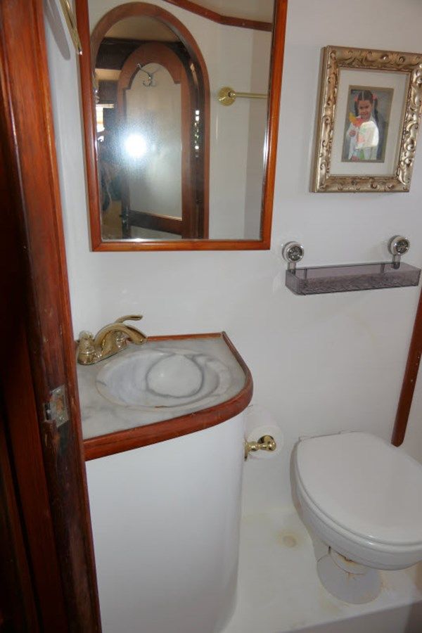 Продажа яхты LOVE U 2 1983