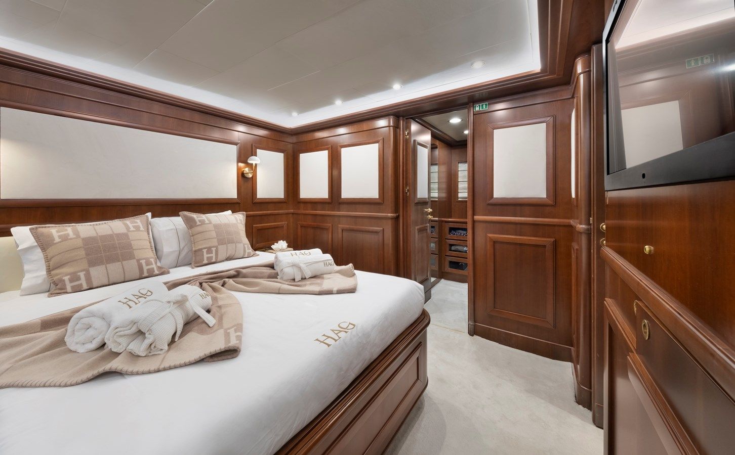the best price on HAG NAVETTA 30