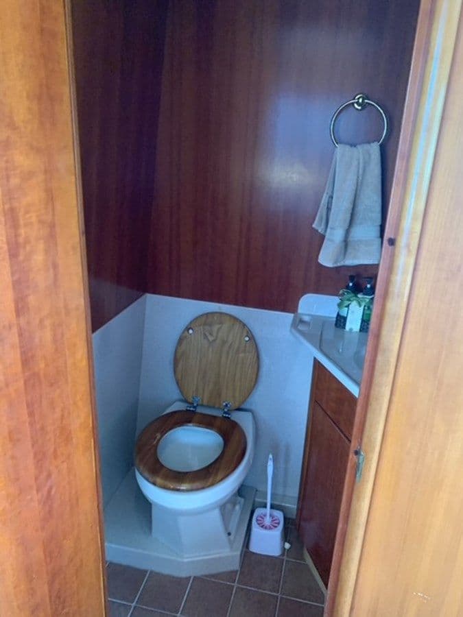 Buy a yacht The Cat From the Hat 2005