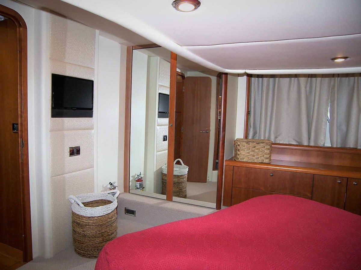 Купить YOUNG GIRL - Sunseeker