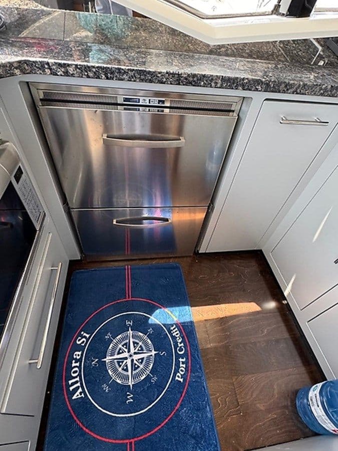 Buy a yacht Marquis 500 Sport Bridge 2012