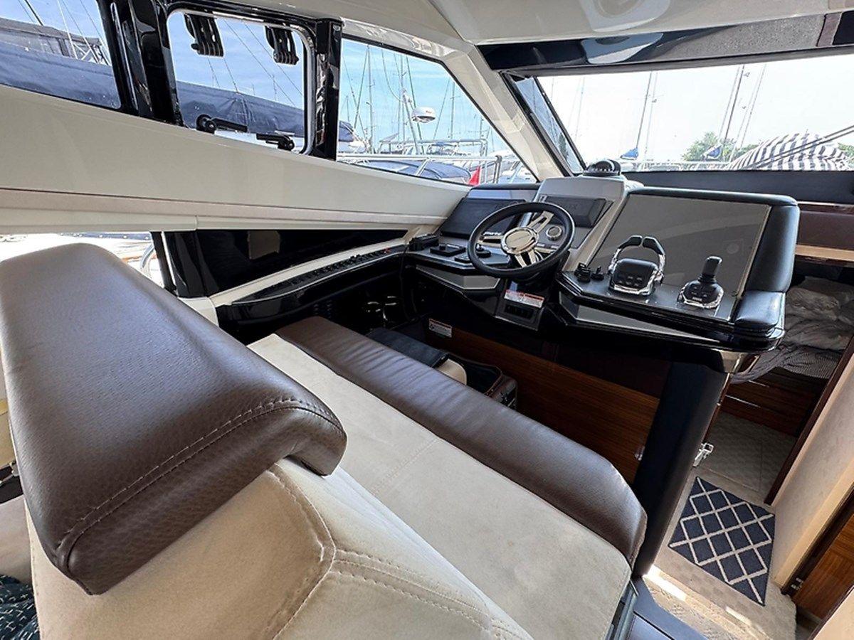 Buy a yacht Marquis 500 Sport Bridge - Marquis