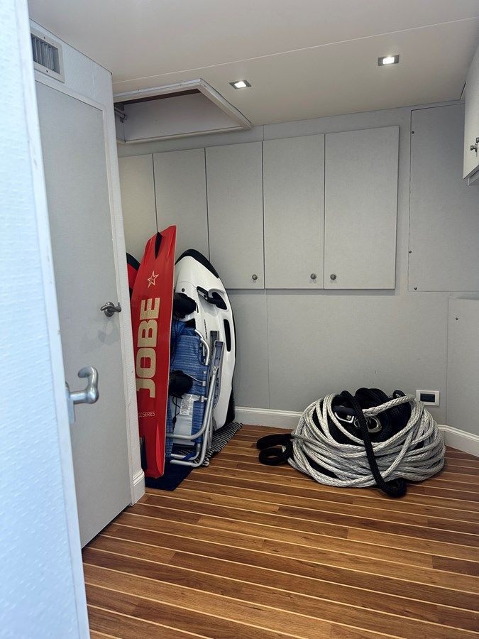 Buy a yacht GRACE Raised Pilothouse