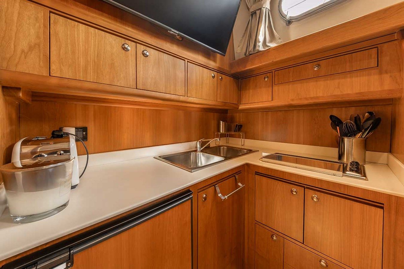 Стоимость яхты Peri 2 - Apreamare