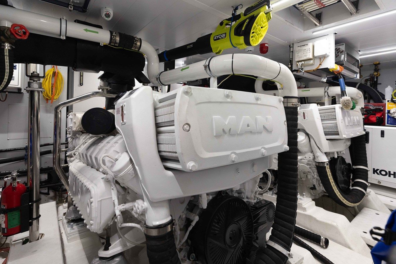 the best price on CHAMELEON 90