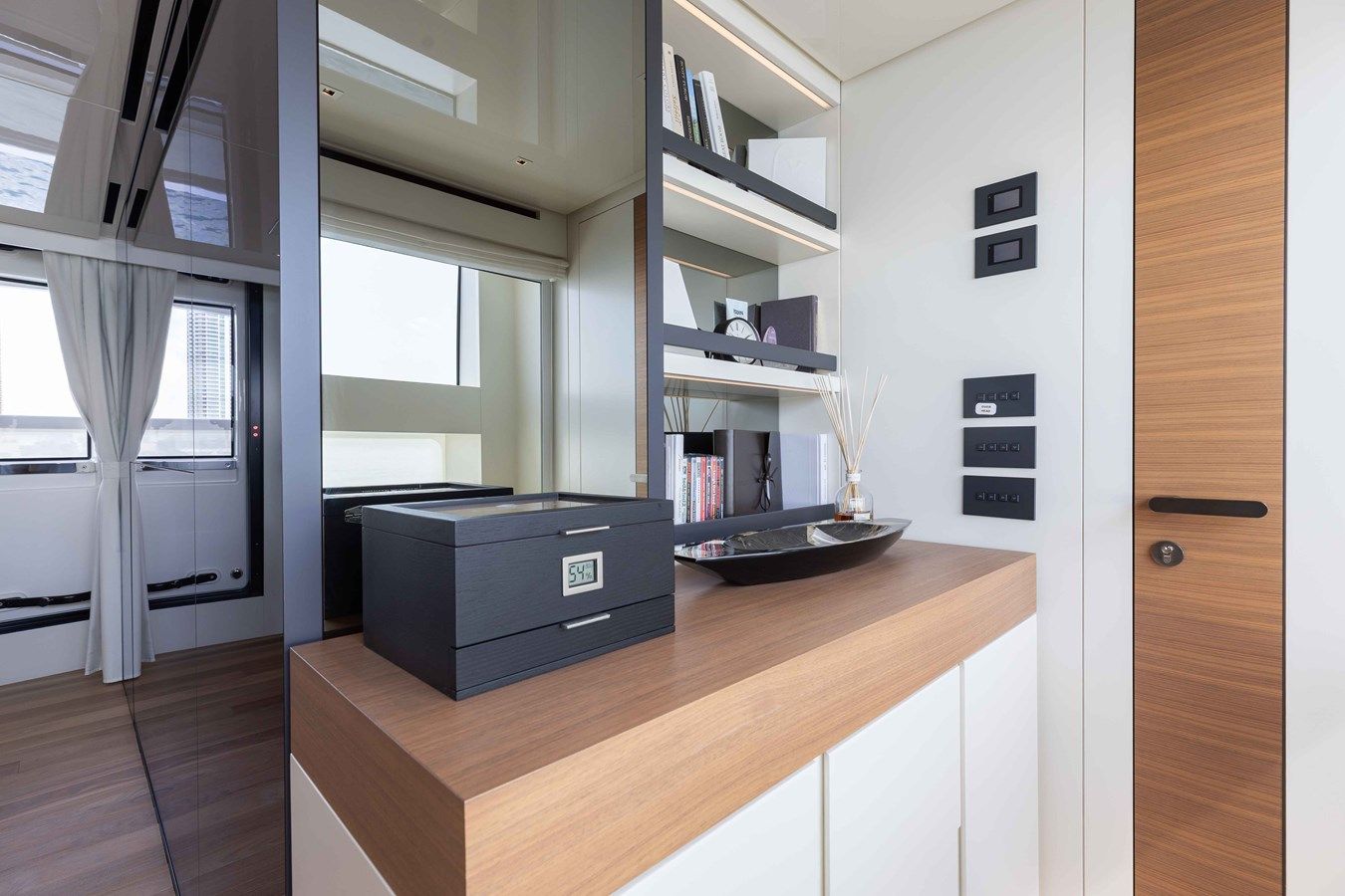 Buy a CHAMELEON 90 at Shestakov Yacht Sales