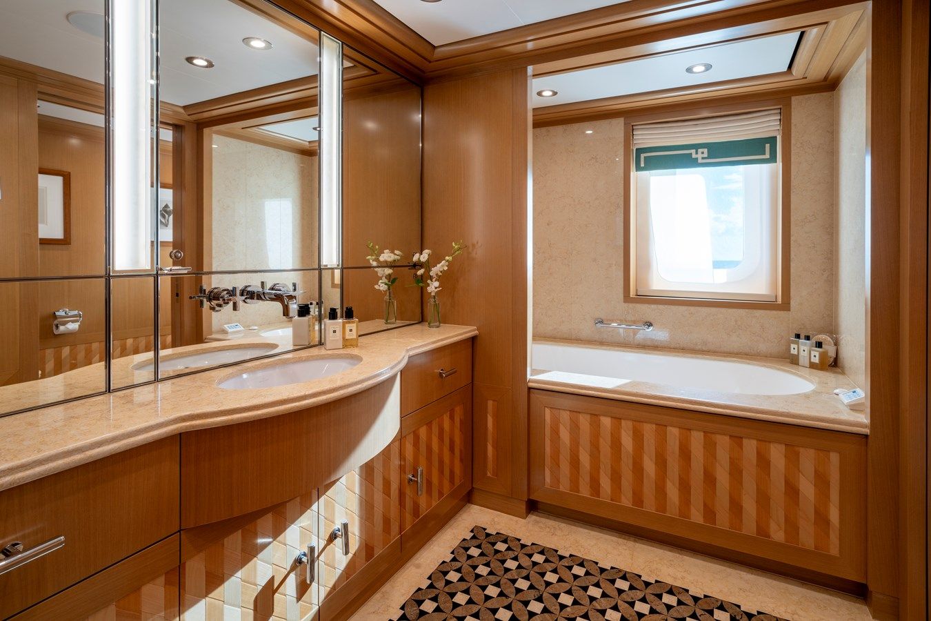 Продажа яхты ALFA NERO 2007