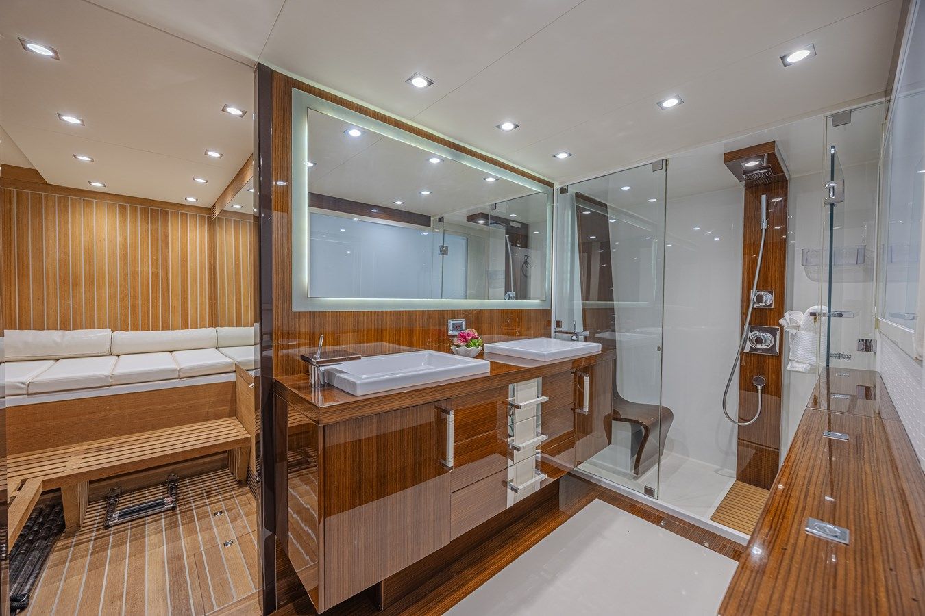 Продажа яхты Chapter II - Lazzara