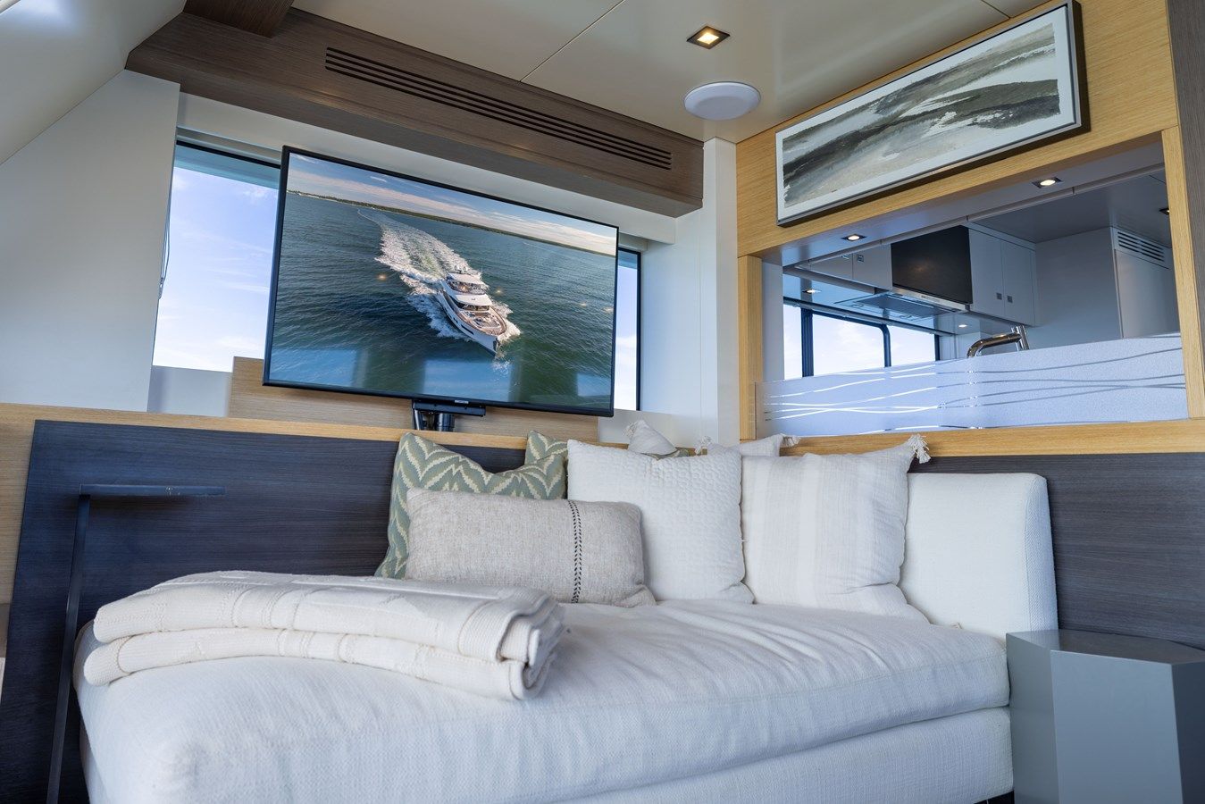 the best price on AMOR FATI 64 Flybridge